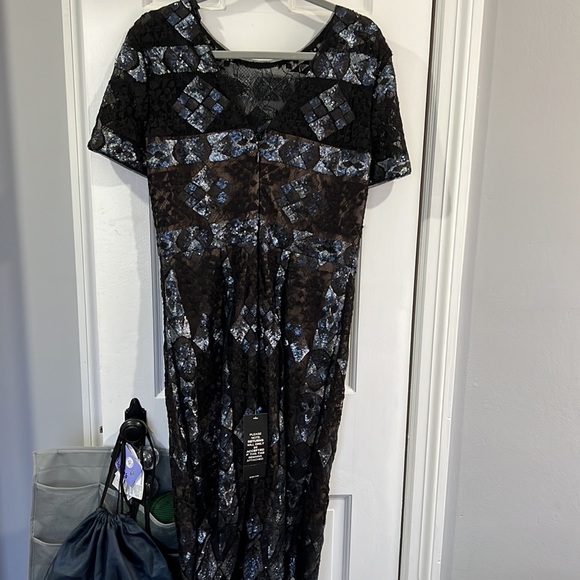 STUNNING Sequin BCBG dress-BNWT - Picture 3 of 6